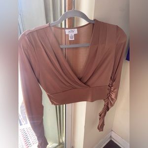 Cropped long sleeve shirt